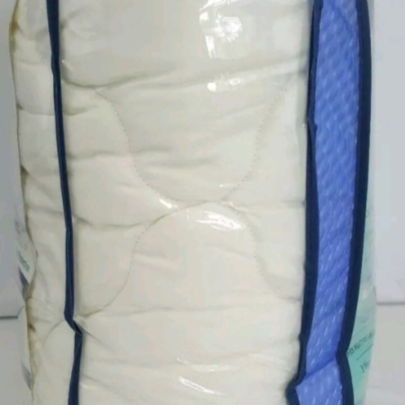 Twin size Waterproof Mattress Pad by Therapedic New never opened 20" Deep - Picture 4 of 5